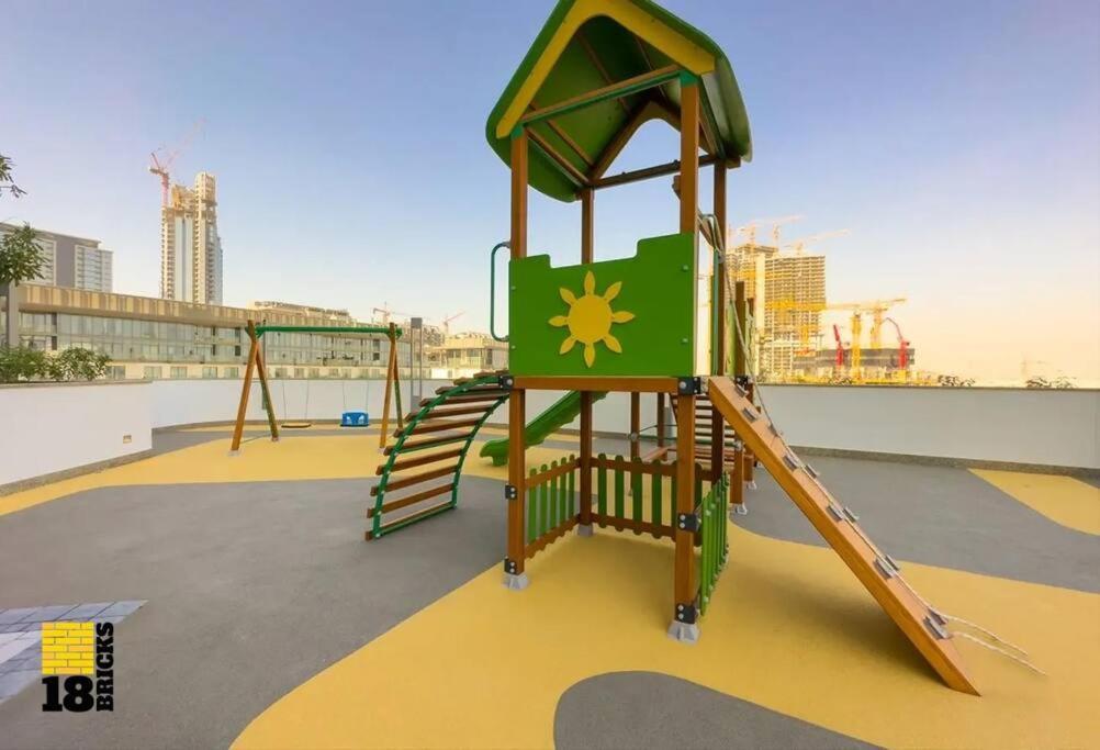 Spacious And Comfort At Sobha Waves Apartment Dubai